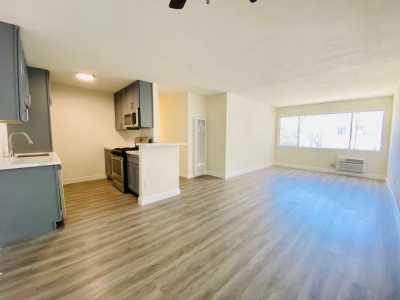Apartment For Rent in Van Nuys, California