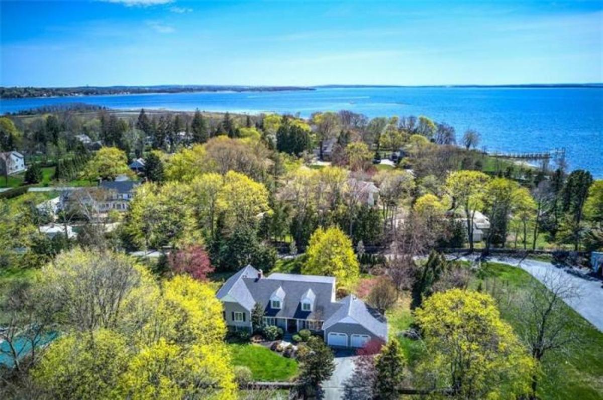 Picture of Home For Sale in Barrington, Rhode Island, United States