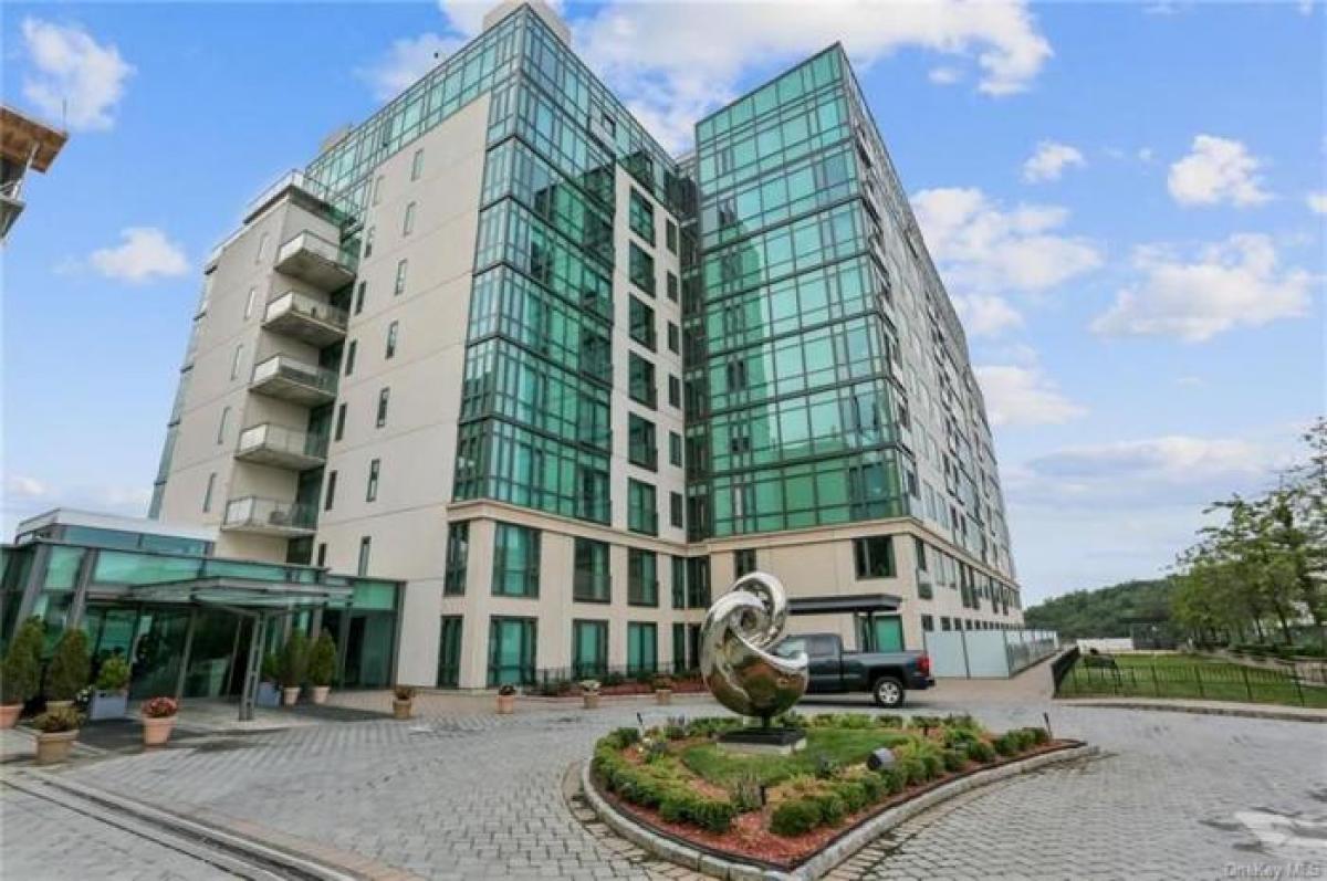 Picture of Home For Sale in Yonkers, New York, United States