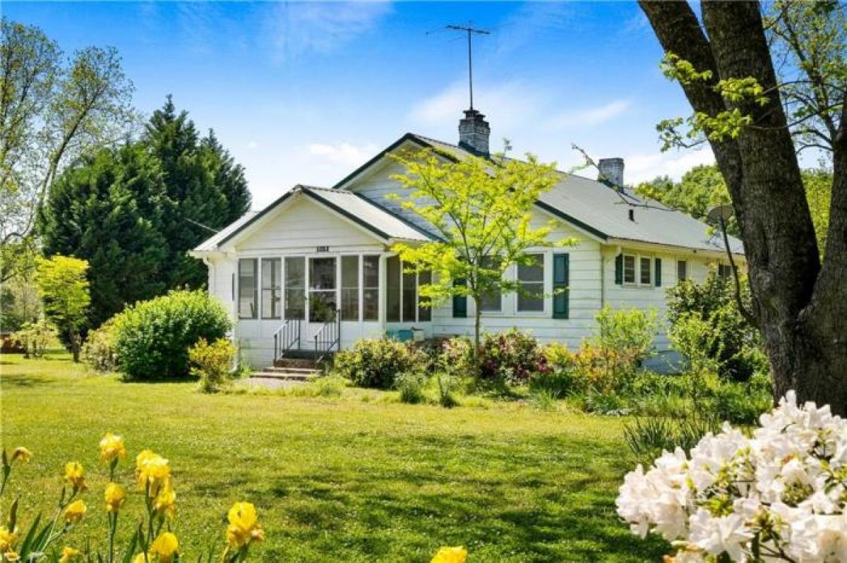 Picture of Home For Sale in Anderson, South Carolina, United States