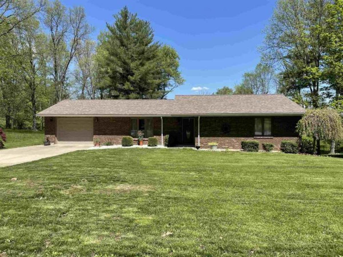 Picture of Home For Sale in Bedford, Indiana, United States