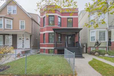Multi-Family Home For Sale in Chicago, Illinois
