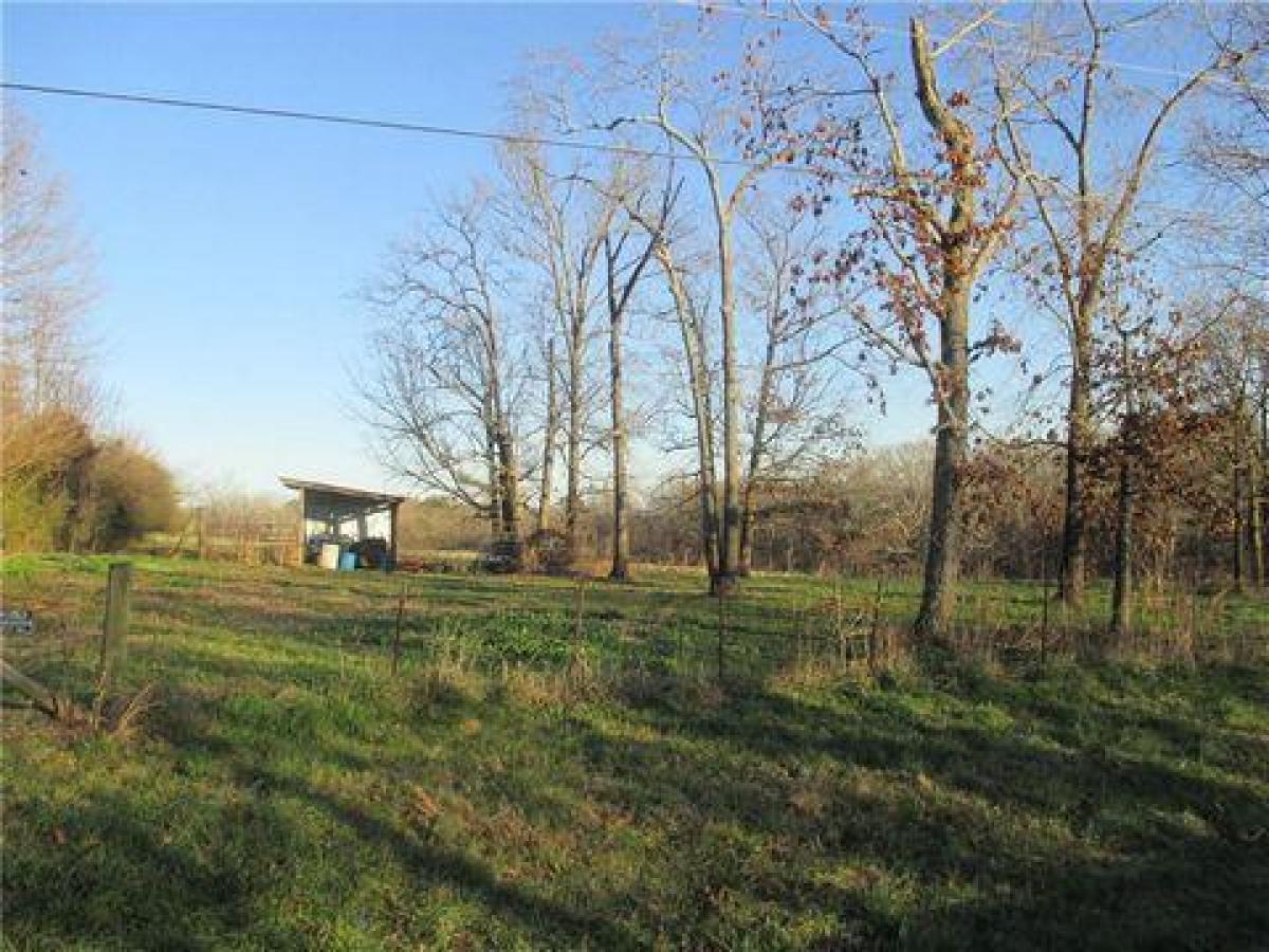 Picture of Residential Land For Sale in Lula, Georgia, United States