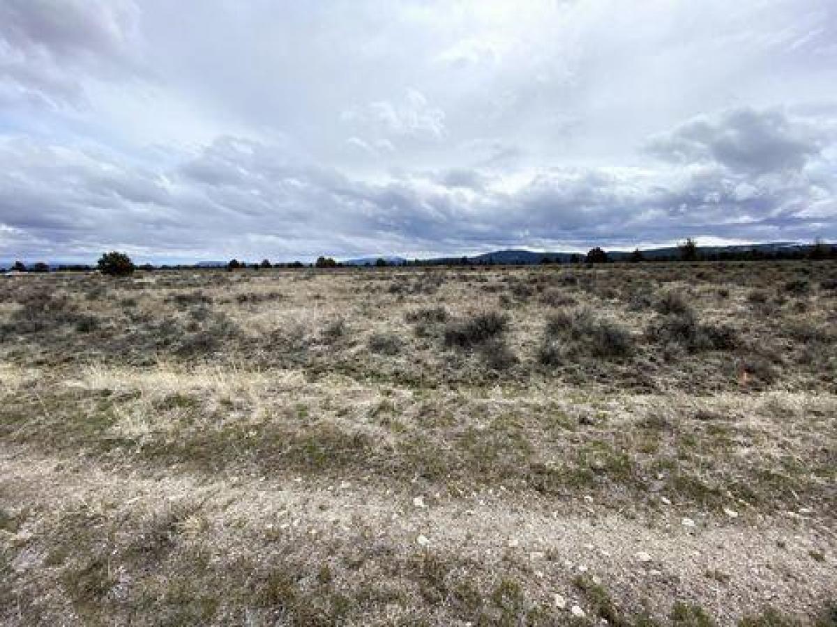 Picture of Residential Land For Sale in Chiloquin, Oregon, United States
