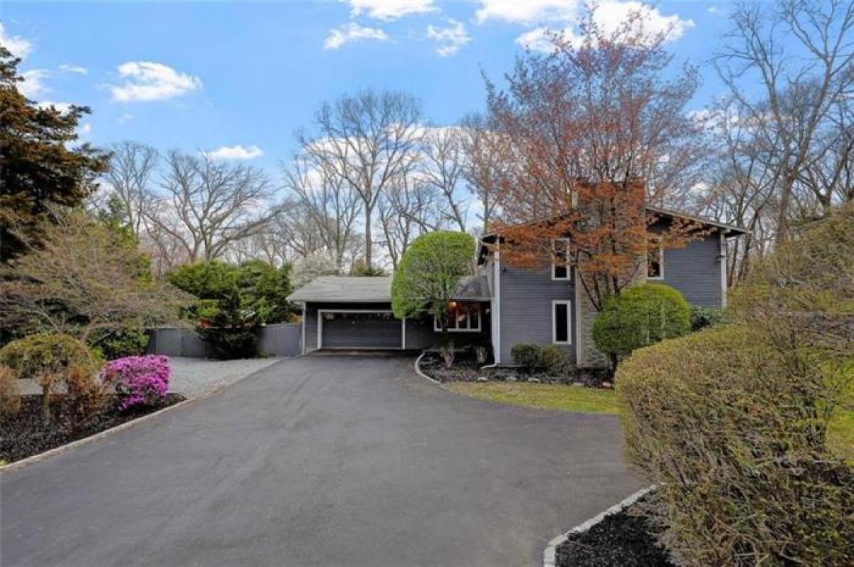 Picture of Home For Sale in Barrington, Rhode Island, United States