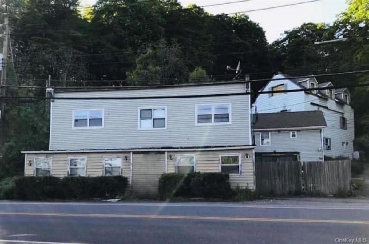 Picture of Home For Sale in Jefferson Valley, New York, United States