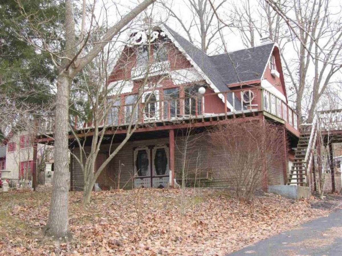 Picture of Home For Sale in Bedford, Indiana, United States