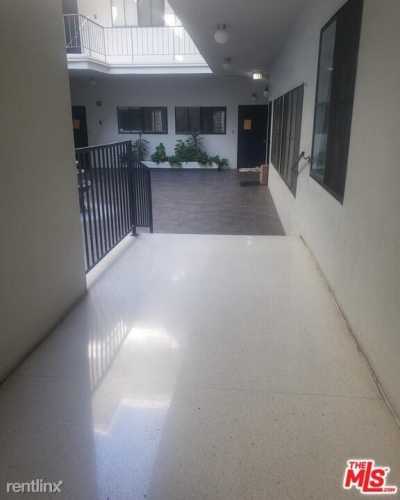 Apartment For Rent in Beverly Hills, California