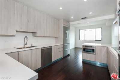 Apartment For Rent in Beverly Hills, California