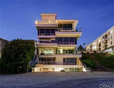 Condo For Sale in Long Beach, California