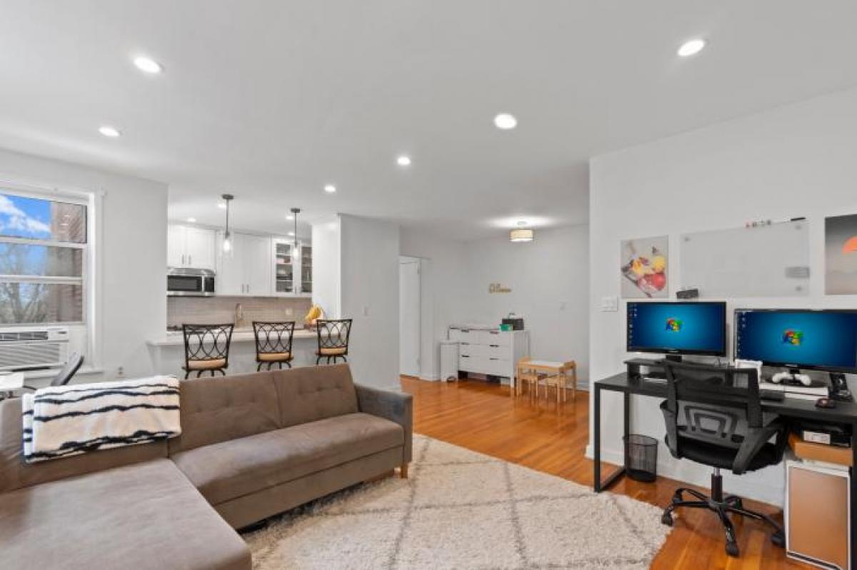 Picture of Apartment For Sale in Flushing, New York, United States