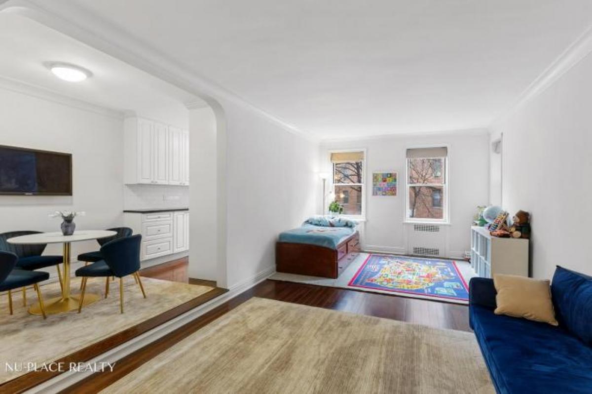 Picture of Apartment For Sale in Jackson Heights, New York, United States