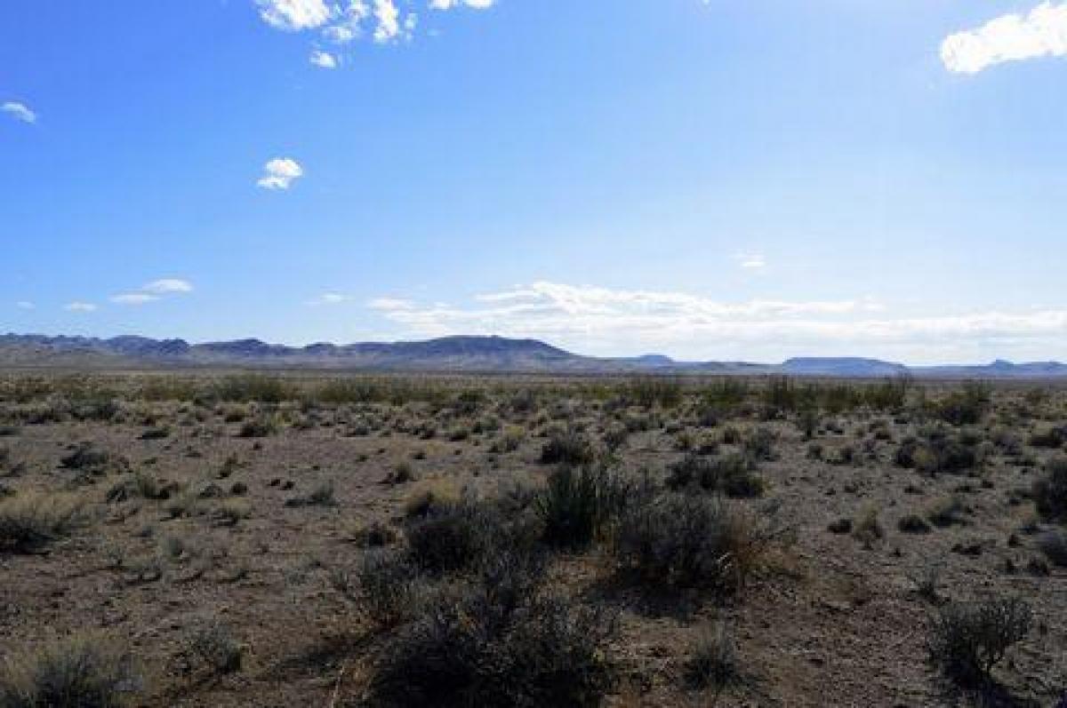 Picture of Residential Land For Sale in Golden Valley, Arizona, United States