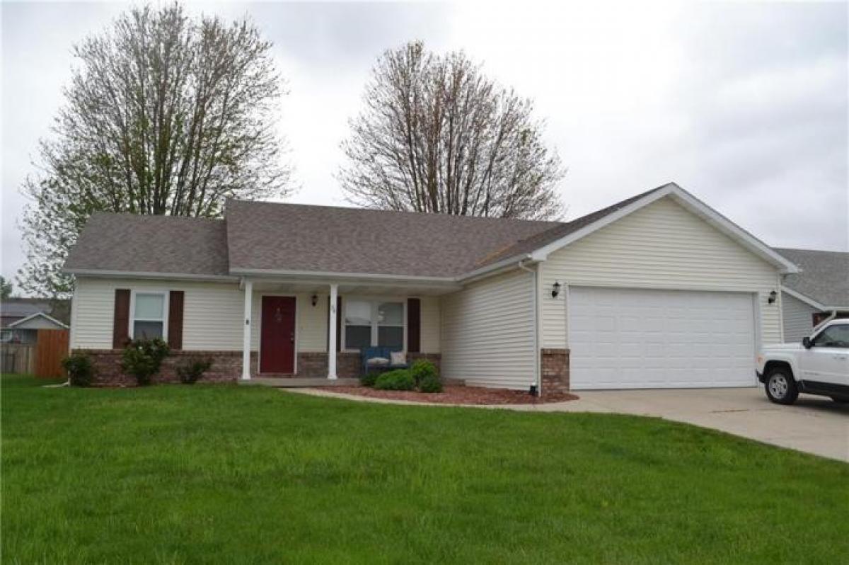 Picture of Home For Sale in Crawfordsville, Indiana, United States