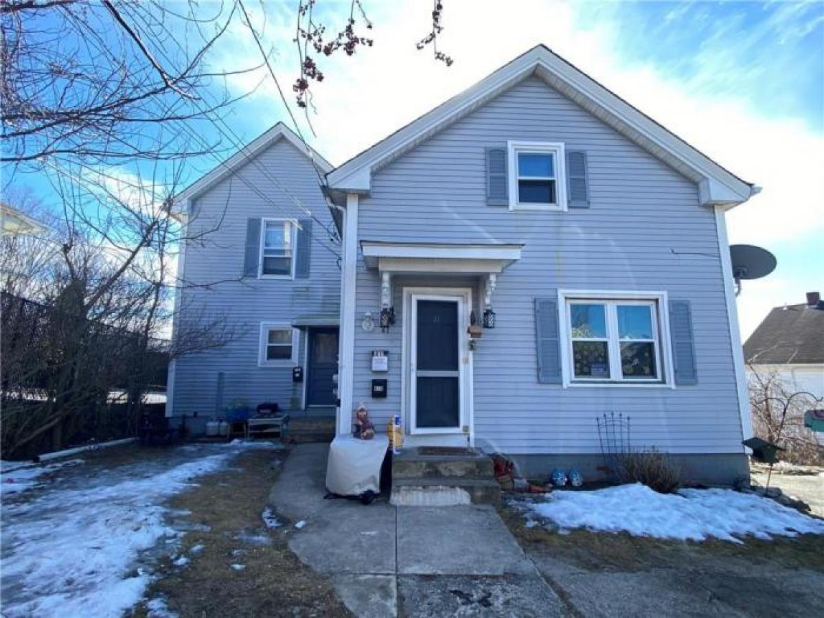 Picture of Multi-Family Home For Sale in West Warwick, Rhode Island, United States