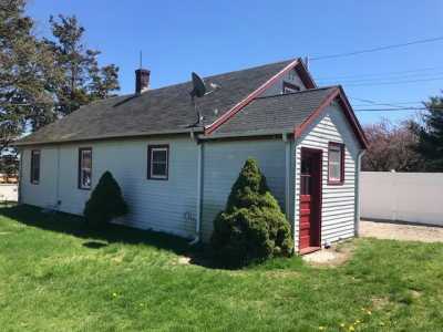 Home For Sale in Portsmouth, Rhode Island