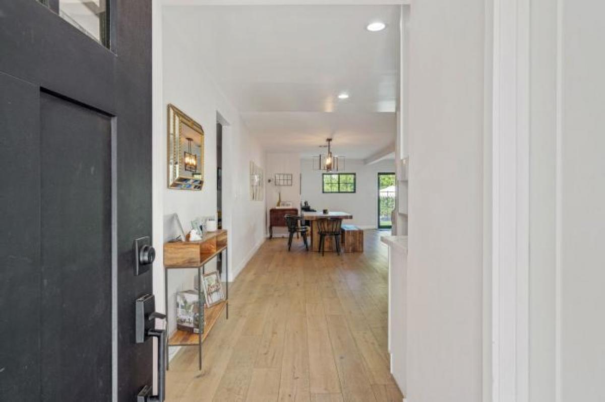 Picture of Home For Sale in Sherman Oaks, California, United States