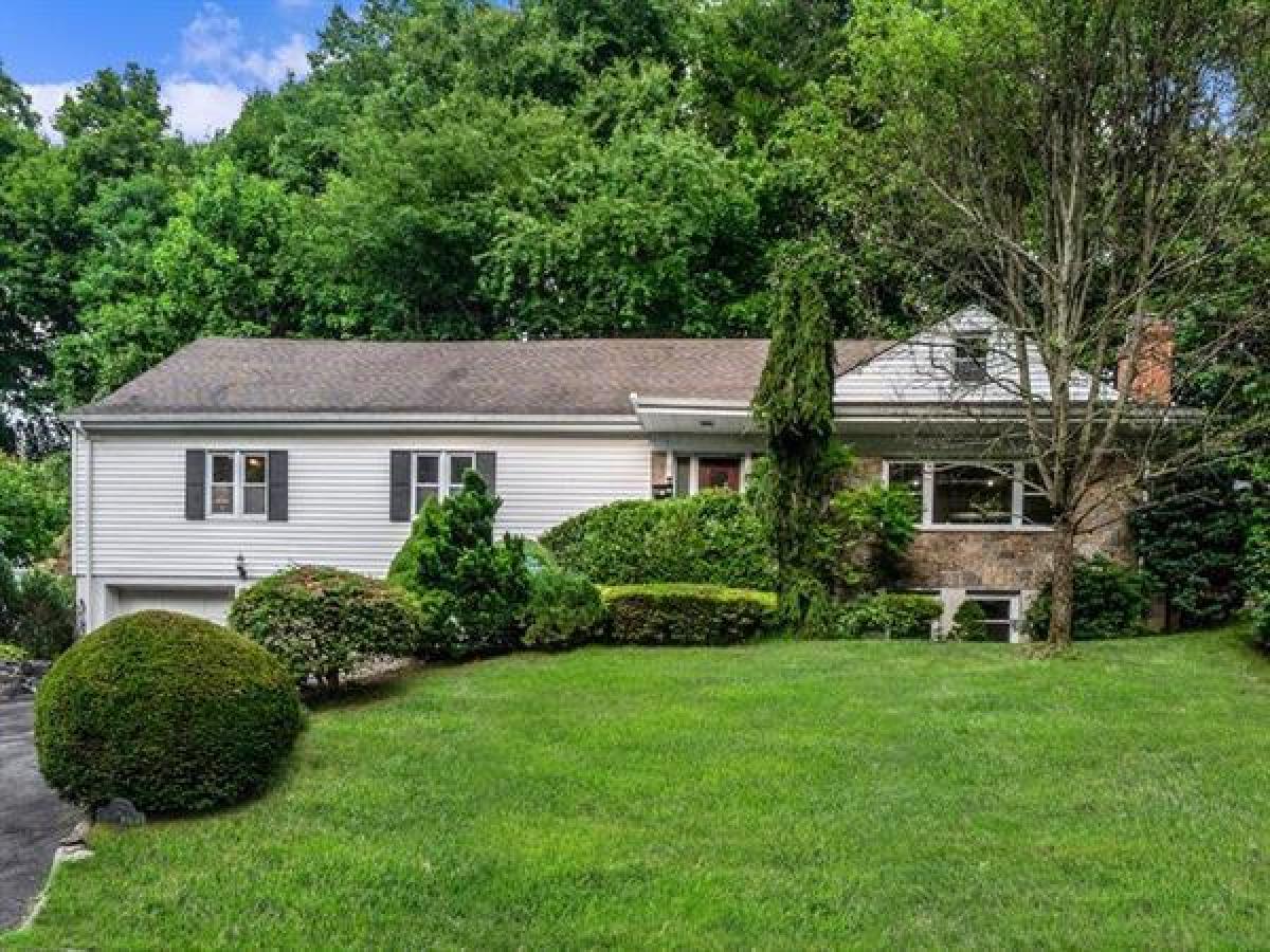 Picture of Home For Sale in Hartsdale, New York, United States