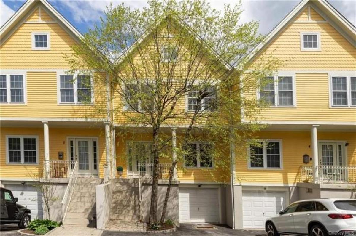 Picture of Home For Sale in New Rochelle, New York, United States