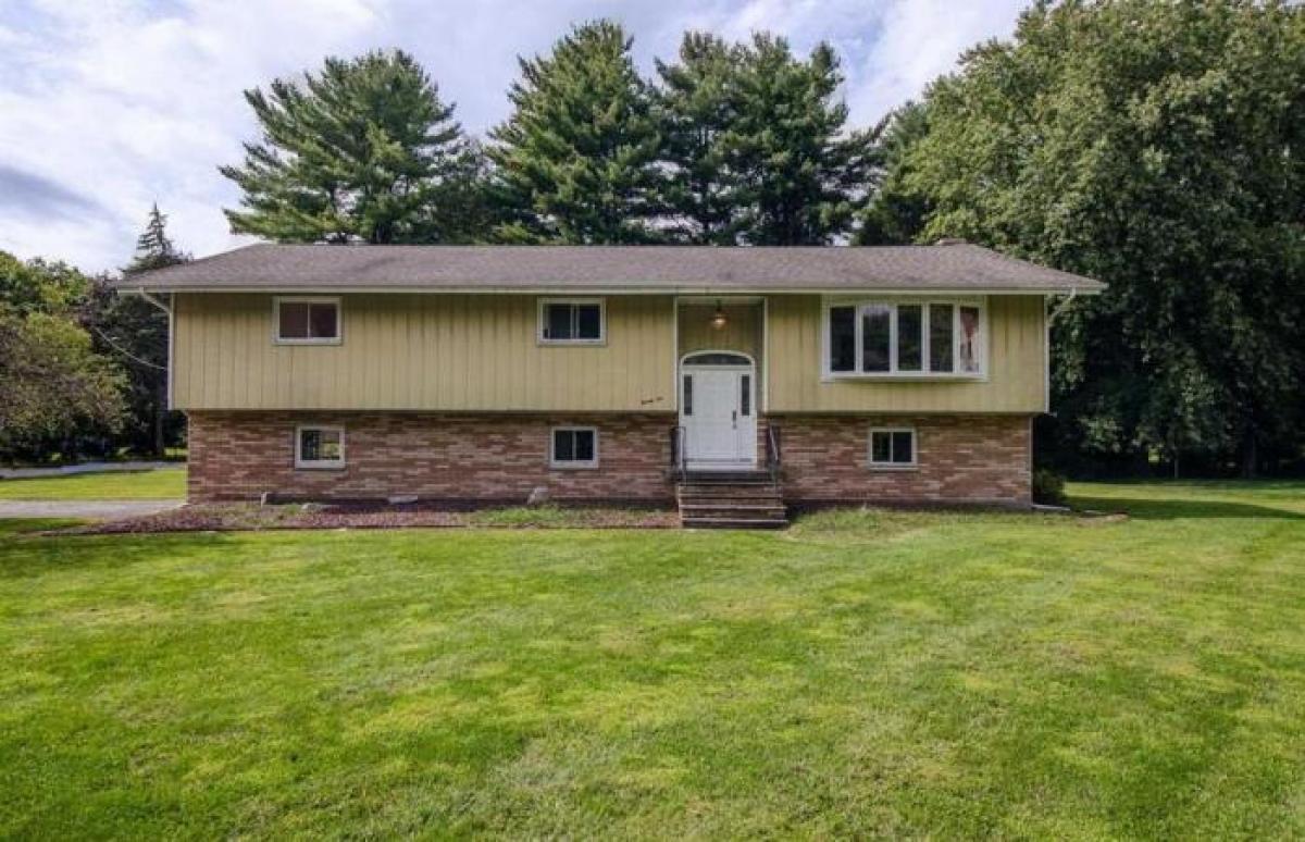 Picture of Home For Sale in Poughkeepsie, New York, United States