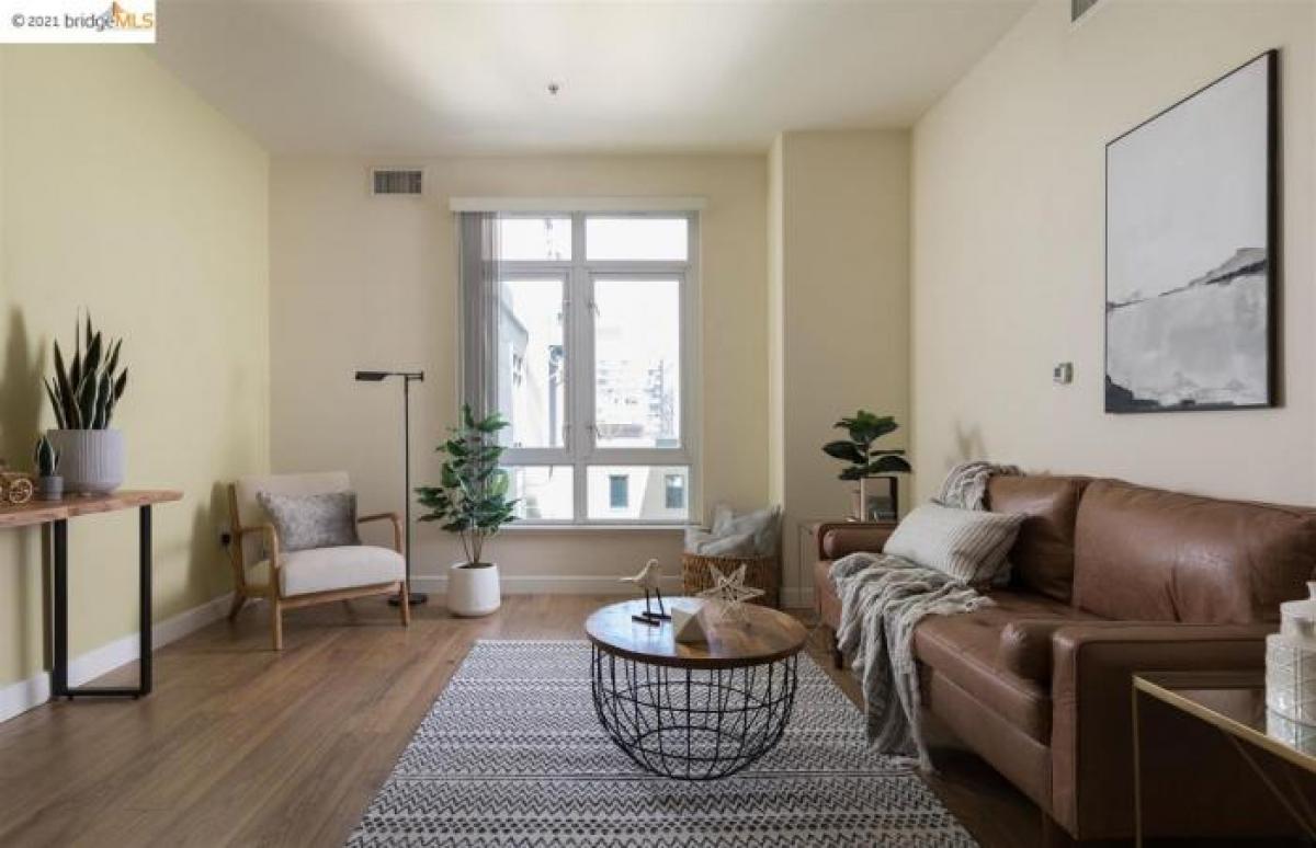 Picture of Condo For Sale in Oakland, California, United States