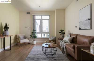 Condo For Sale in Oakland, California