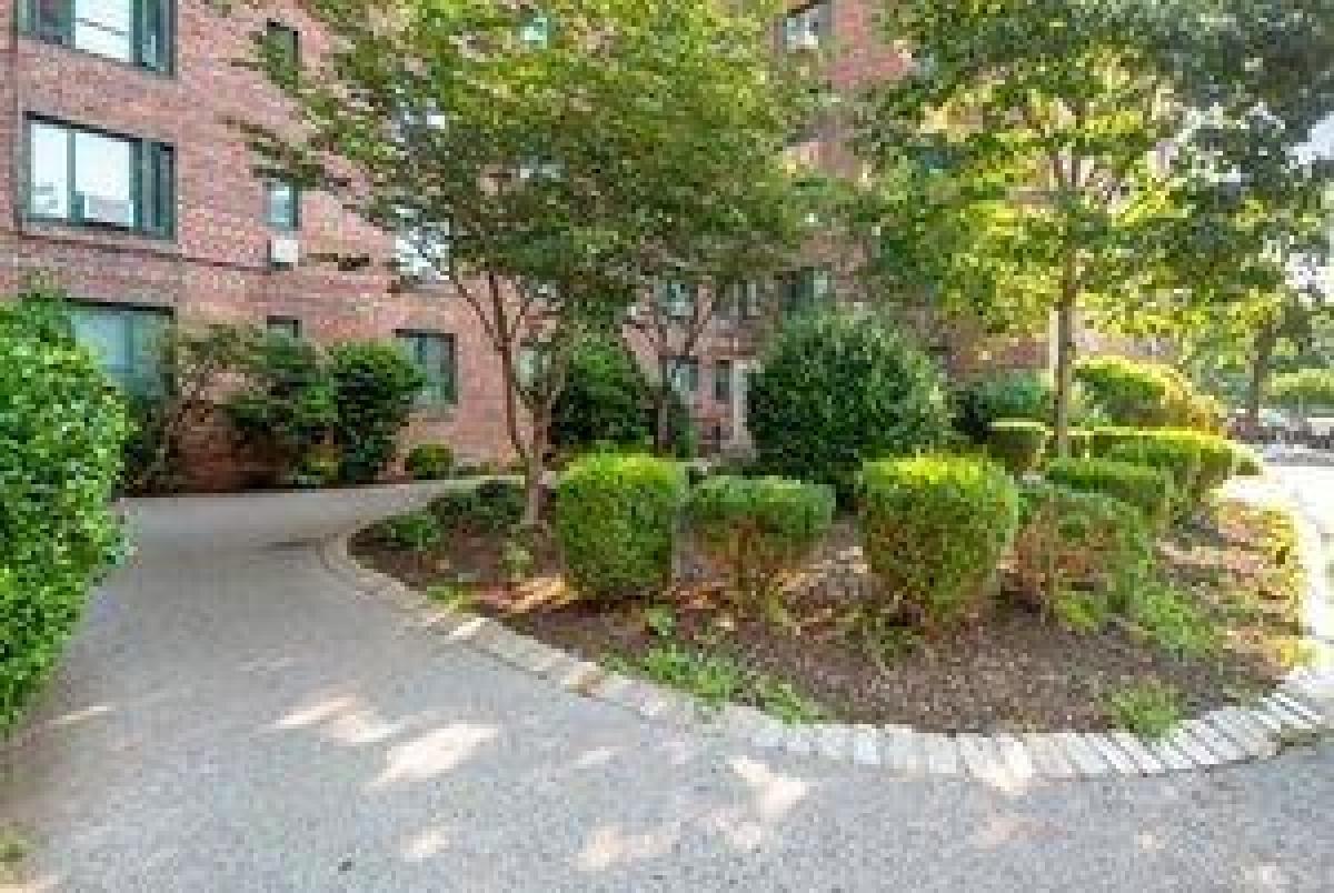 Picture of Condo For Sale in Bronx, New York, United States