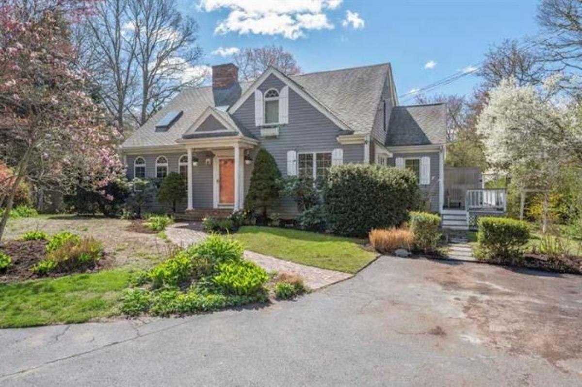 Picture of Home For Sale in Barnstable, Massachusetts, United States