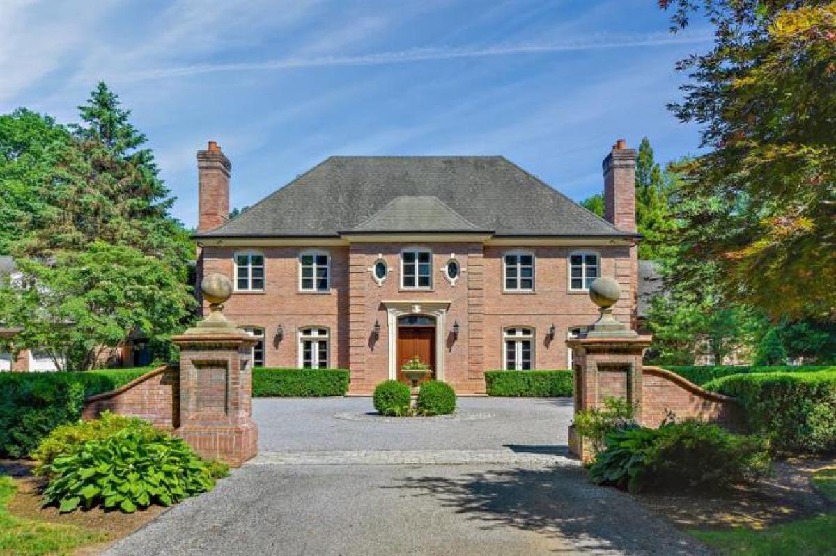 Picture of Home For Sale in Bedford, New York, United States