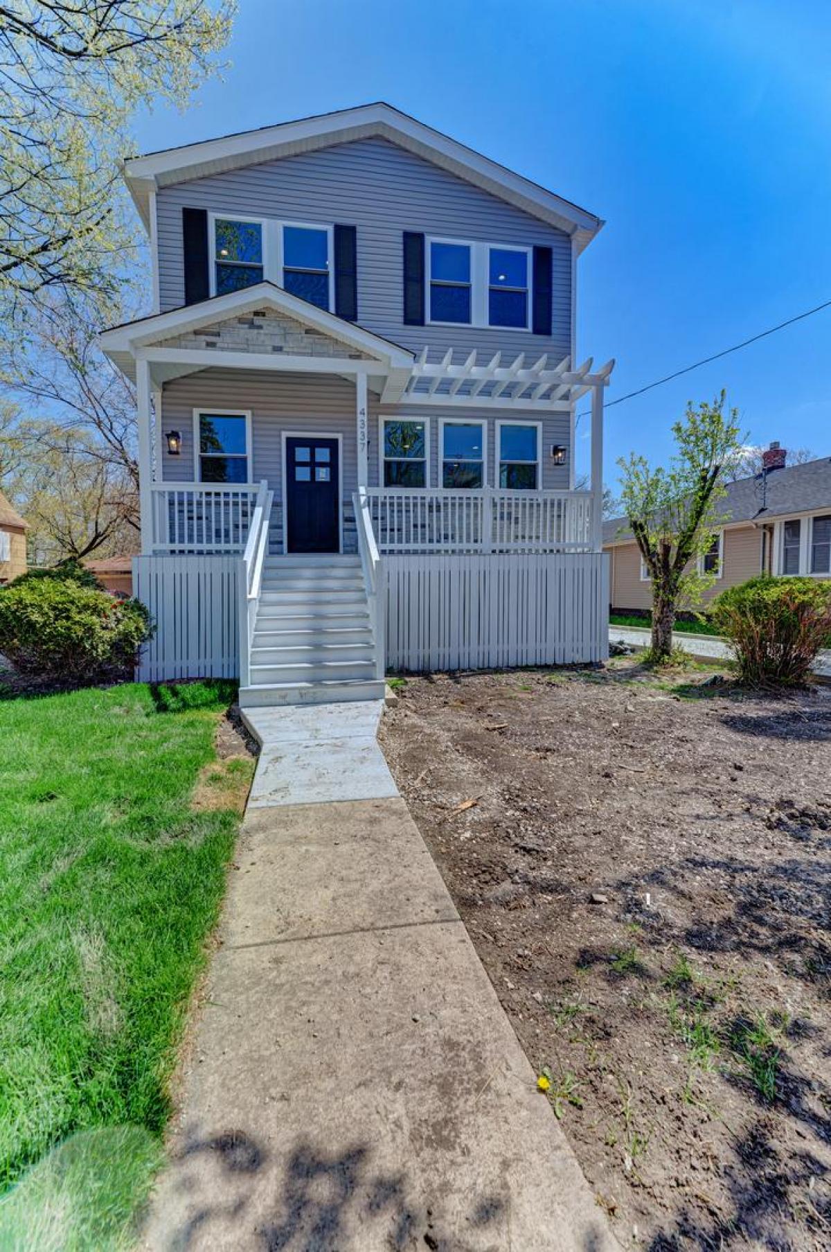 Picture of Home For Sale in Downers Grove, Illinois, United States