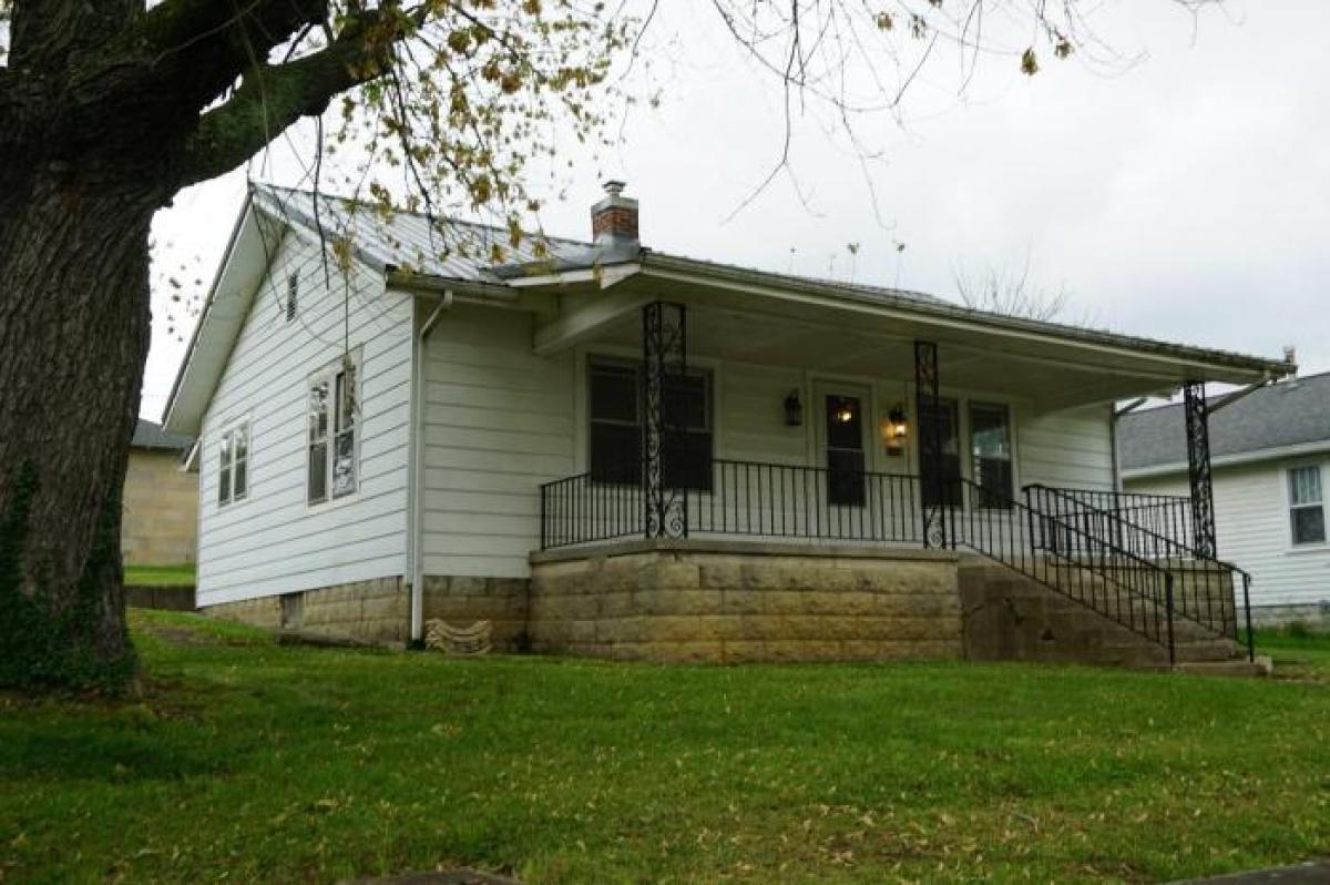 Picture of Home For Sale in Bedford, Indiana, United States