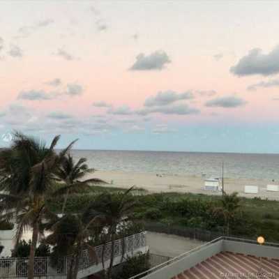 Apartment For Sale in Miami Beach, Florida
