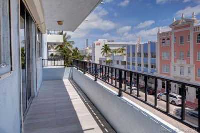 Apartment For Sale in Miami Beach, Florida