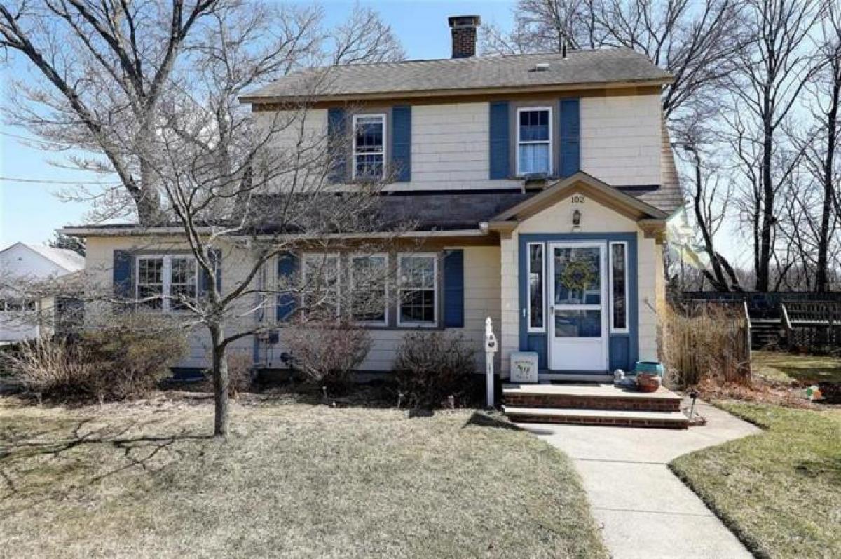 Picture of Home For Sale in Cranston, Rhode Island, United States