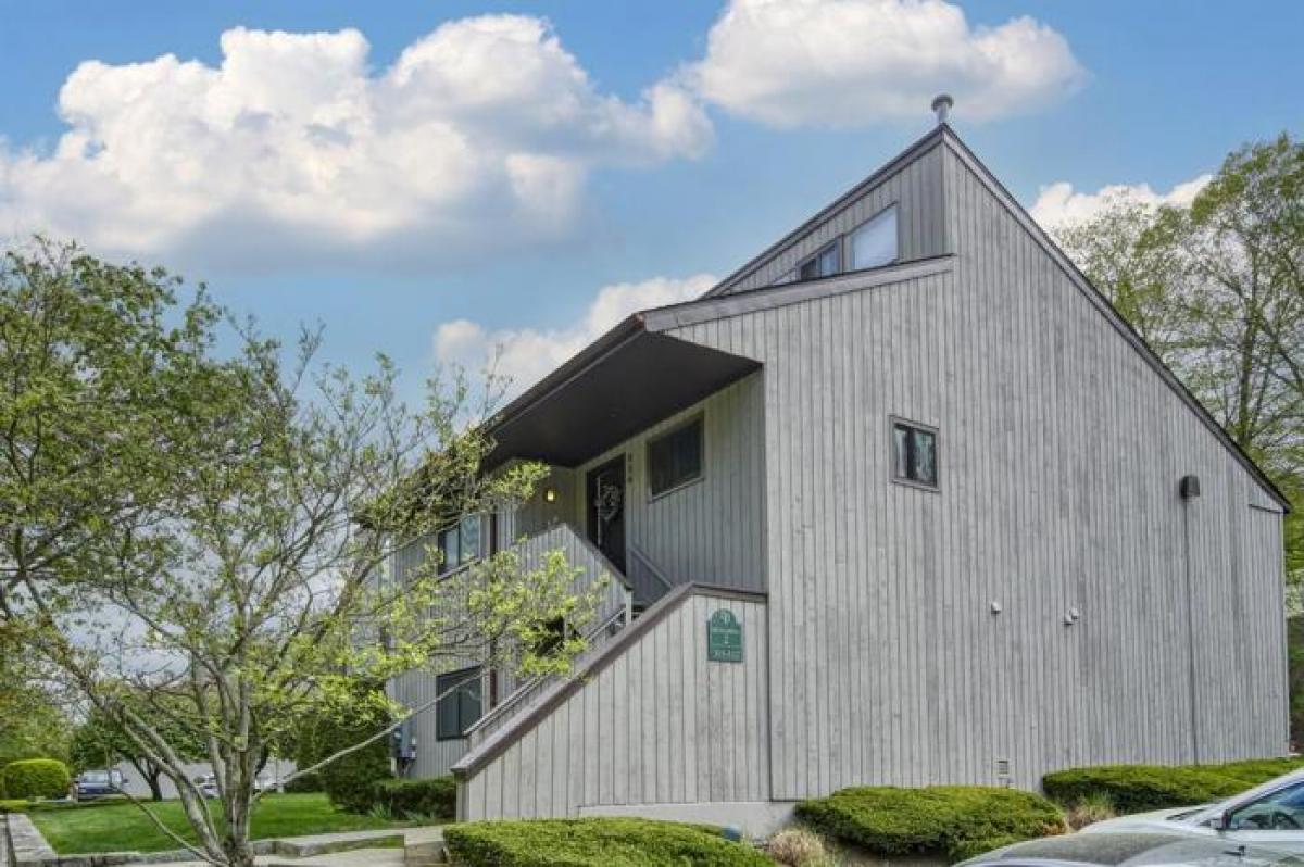 Picture of Home For Sale in Chappaqua, New York, United States