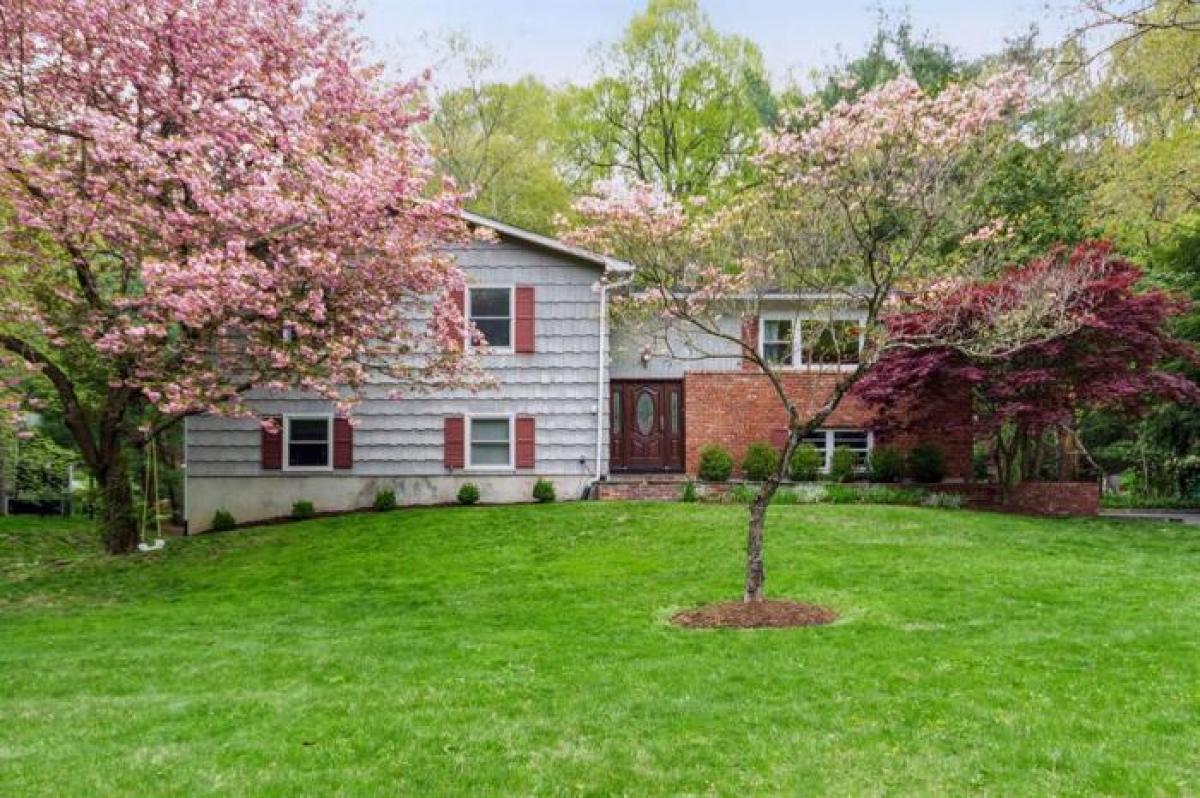 Picture of Home For Sale in Millwood, New York, United States