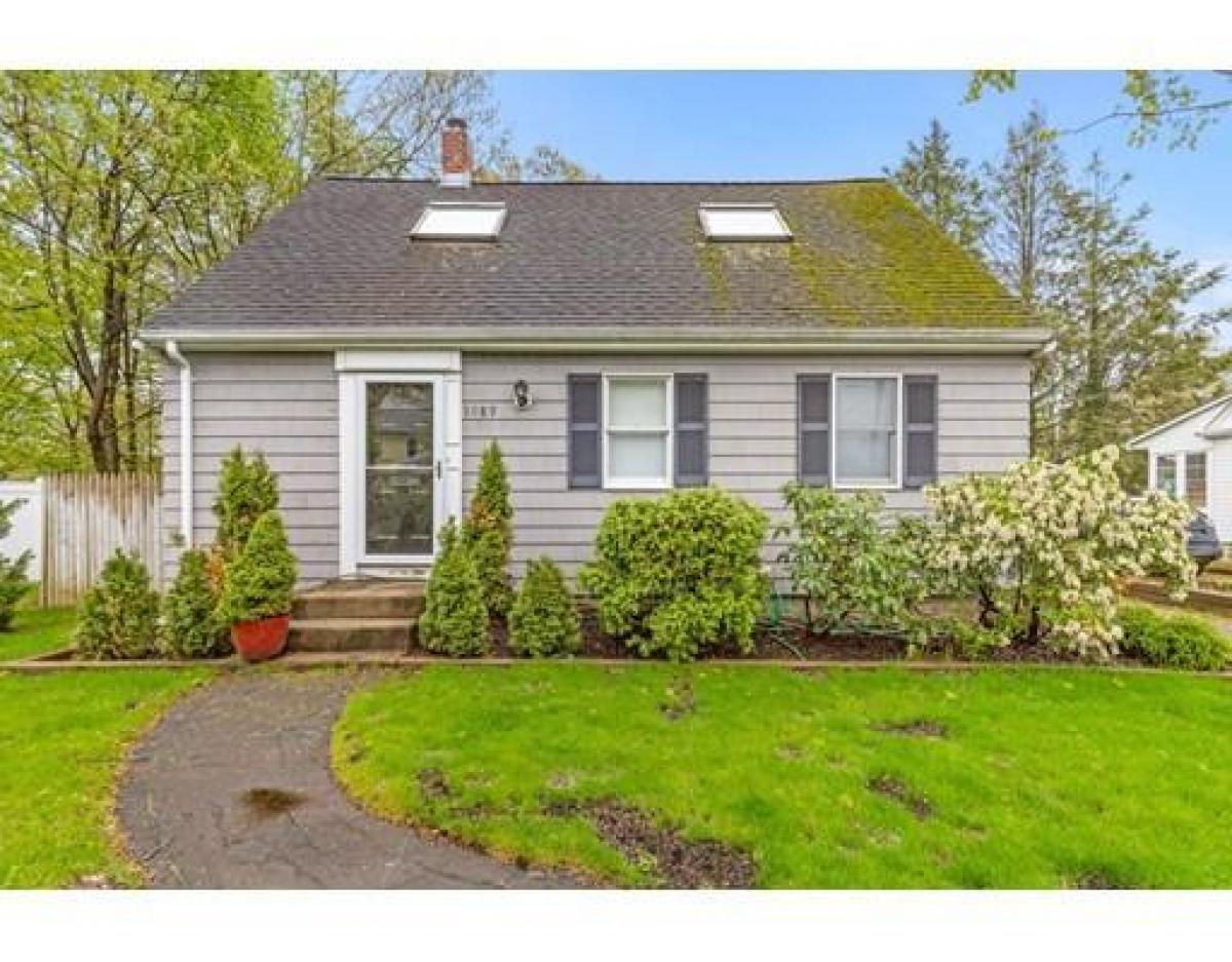 Picture of Home For Sale in Framingham, Massachusetts, United States