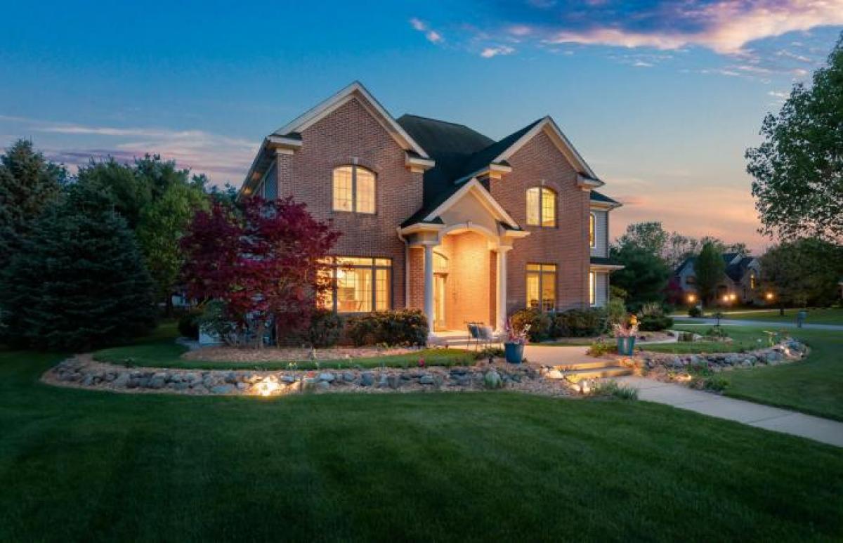 Picture of Home For Sale in Kalamazoo, Michigan, United States