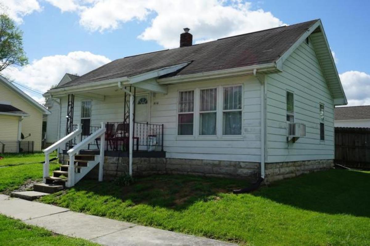 Picture of Home For Sale in Bedford, Indiana, United States