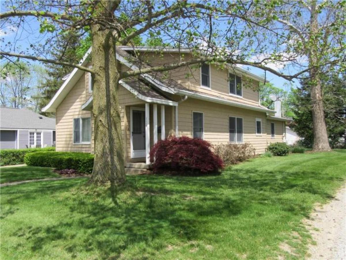 Picture of Home For Sale in Crawfordsville, Indiana, United States