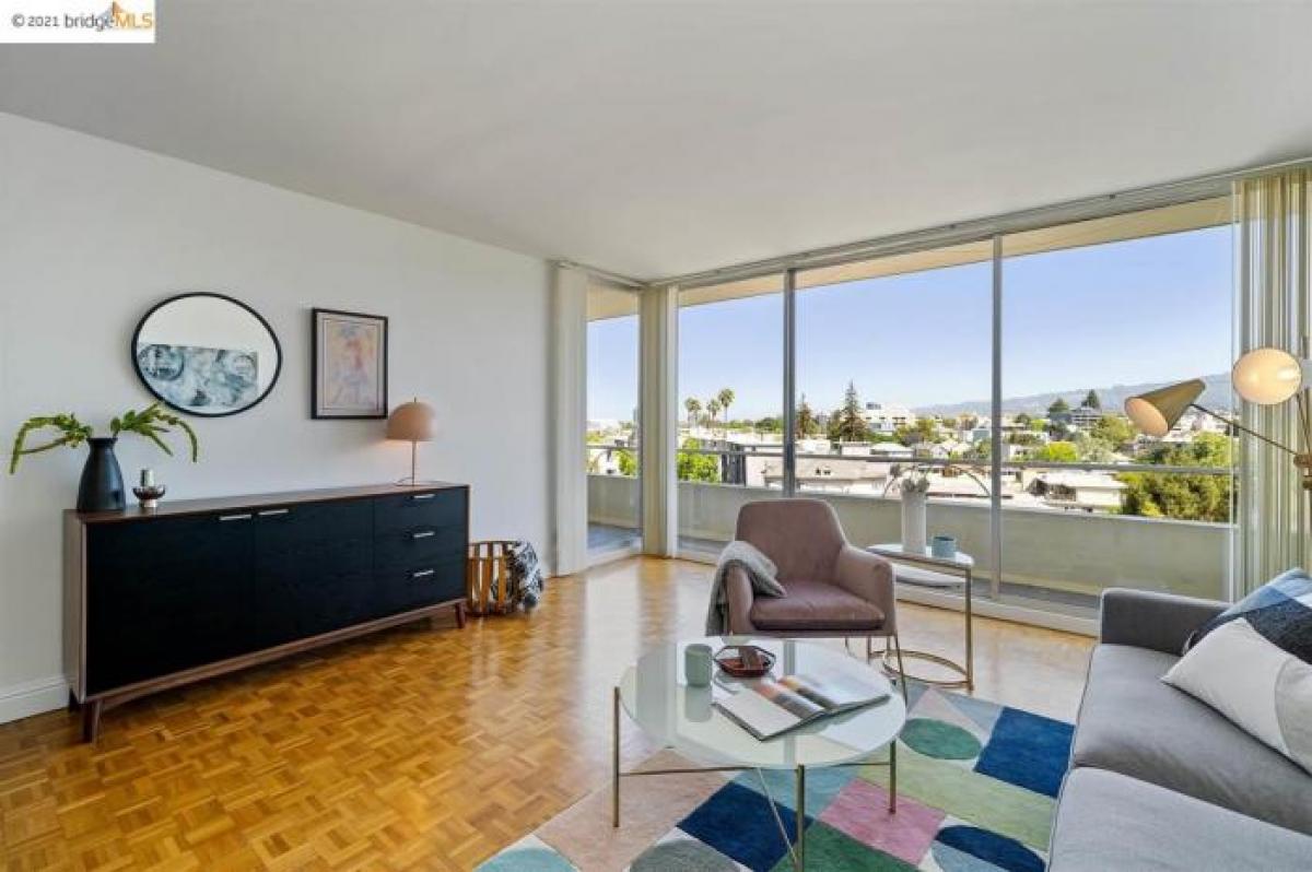 Picture of Condo For Sale in Oakland, California, United States