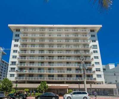 Apartment For Sale in Miami Beach, Florida