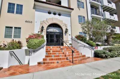 Apartment For Rent in Sherman Oaks, California