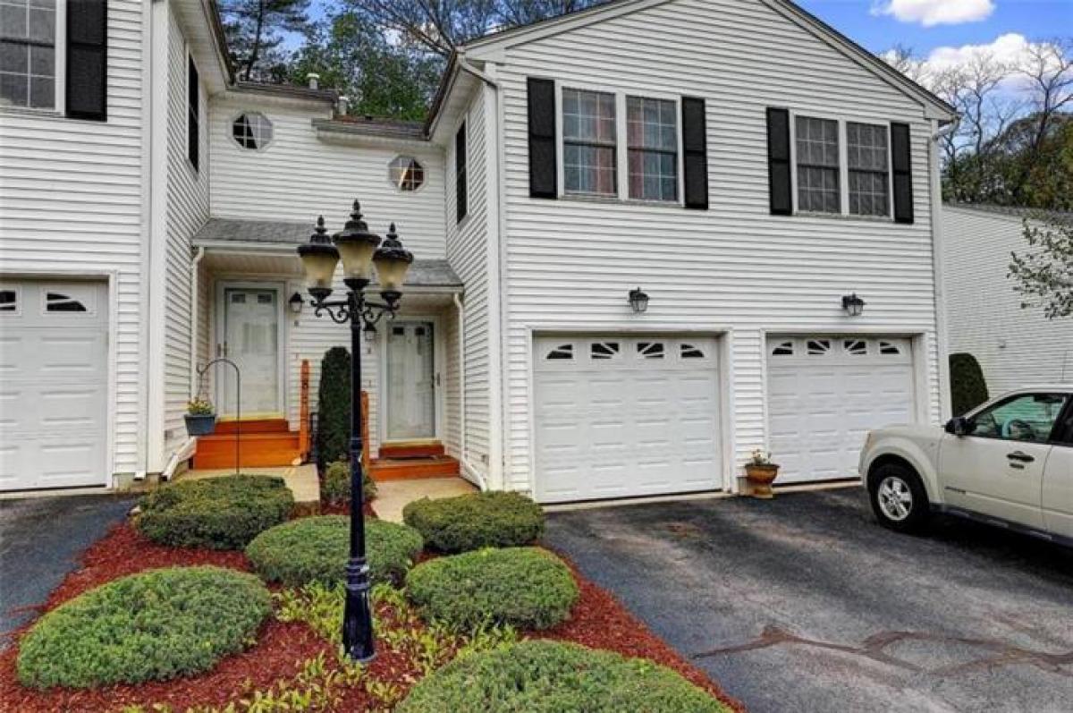 Picture of Home For Sale in West Warwick, Rhode Island, United States