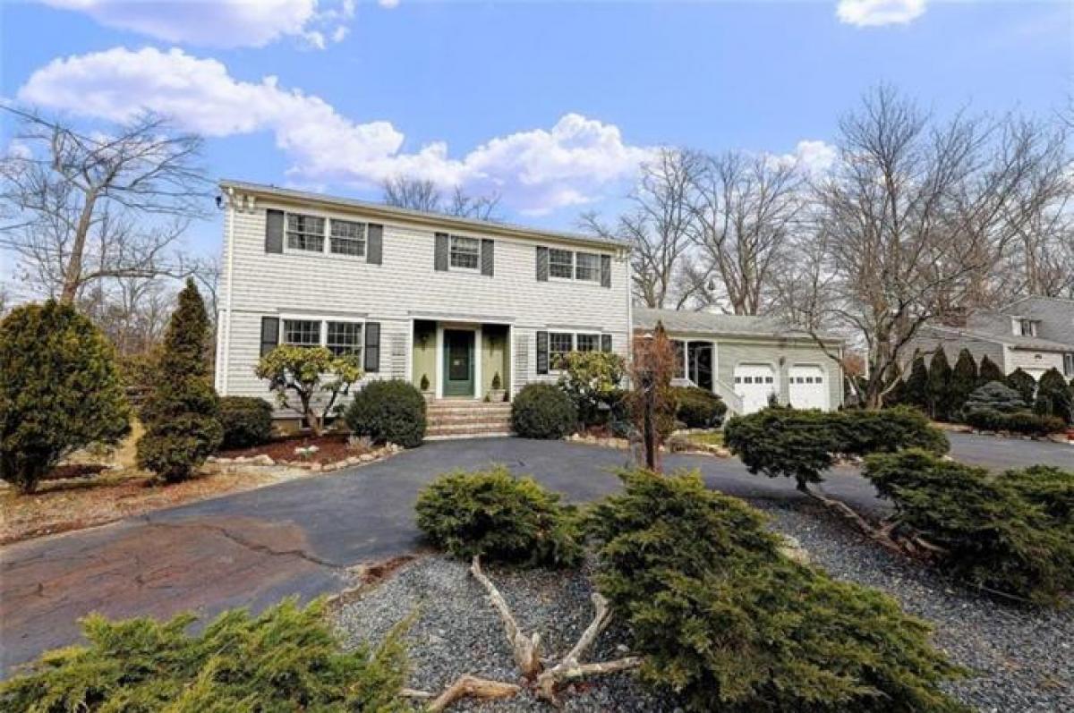 Picture of Home For Sale in Barrington, Rhode Island, United States