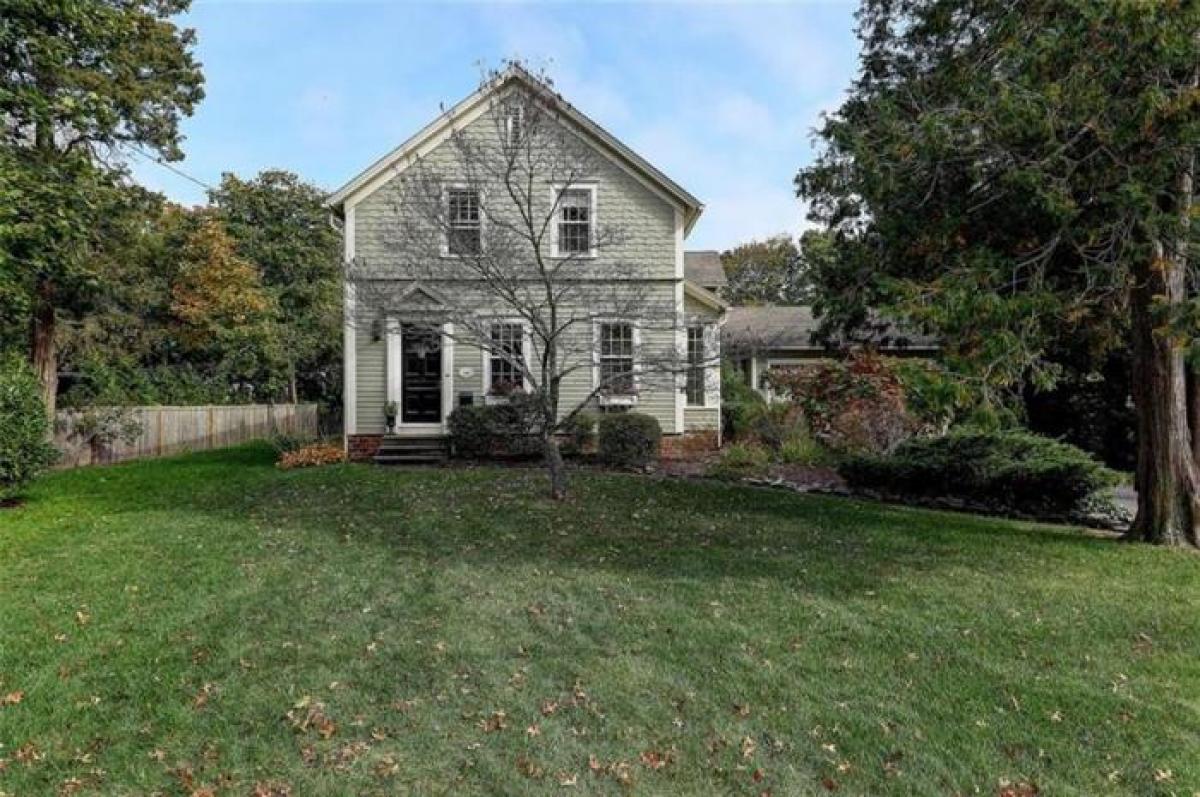 Picture of Home For Sale in Barrington, Rhode Island, United States
