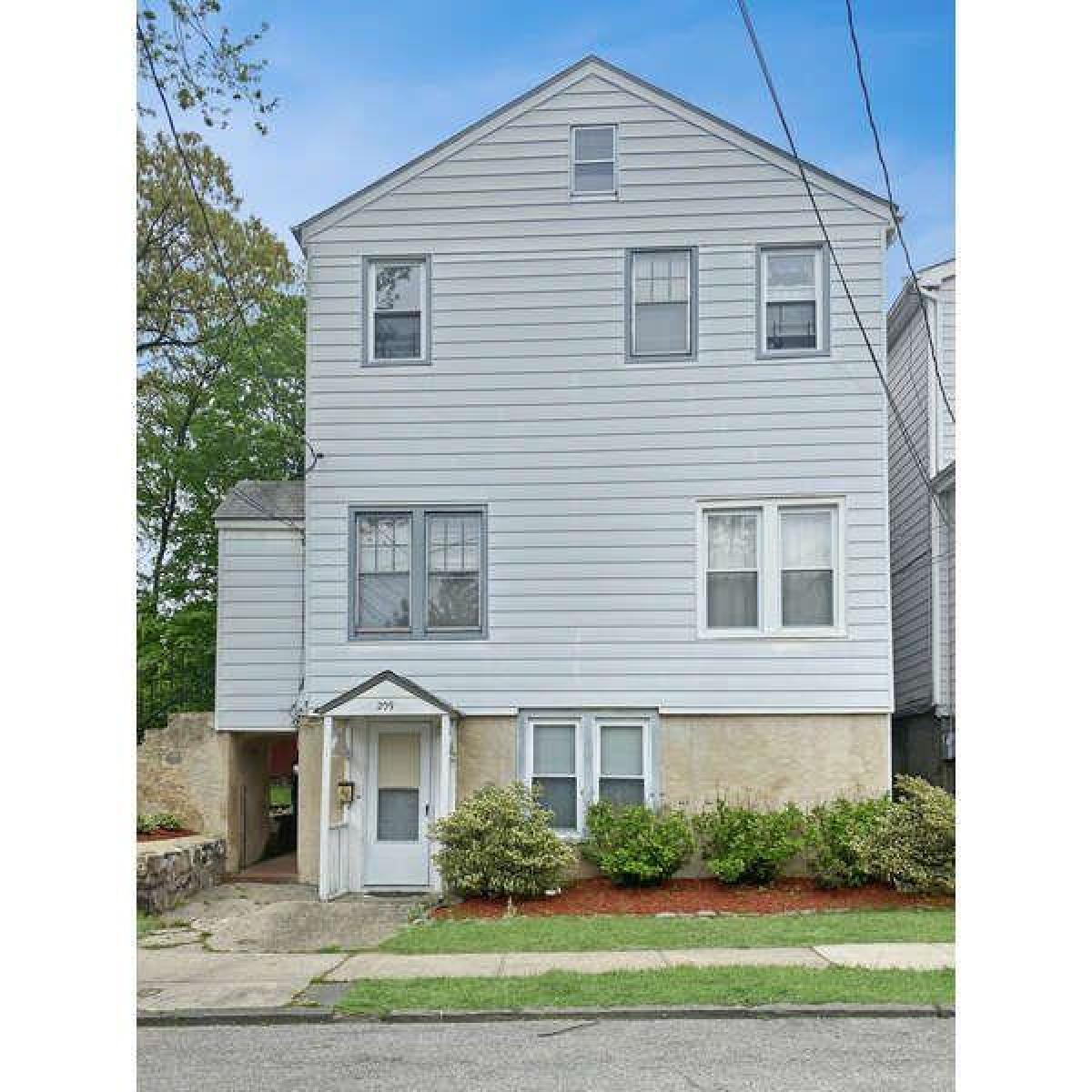 Picture of Home For Sale in Yonkers, New York, United States