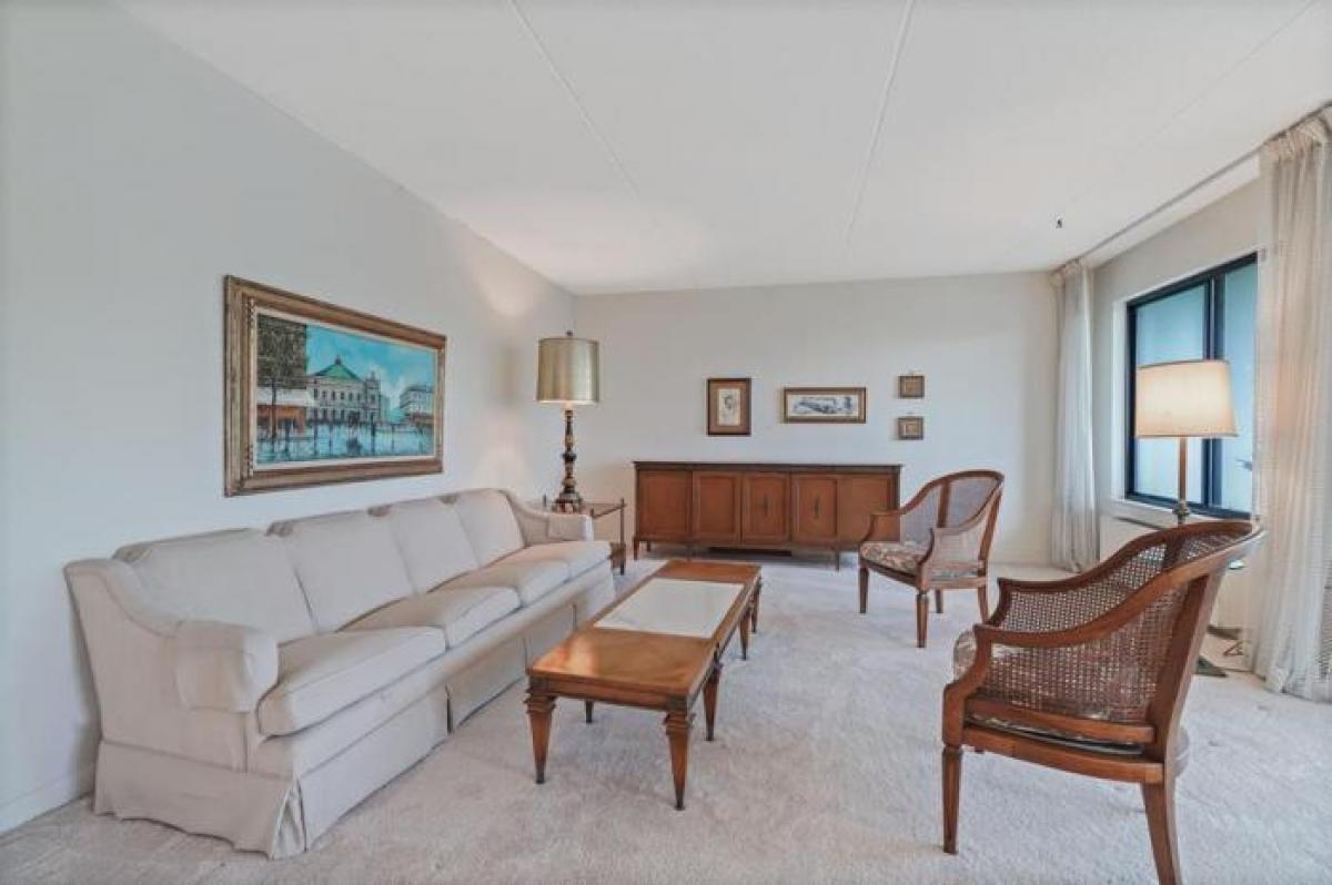 Picture of Home For Sale in Hartsdale, New York, United States