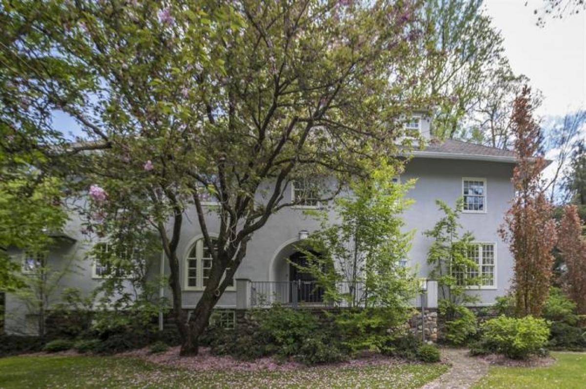 Picture of Home For Sale in Bronxville, New York, United States