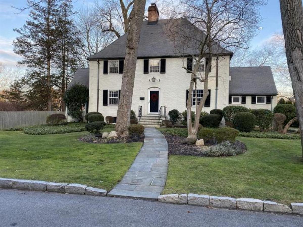 Picture of Home For Sale in Bronxville, New York, United States